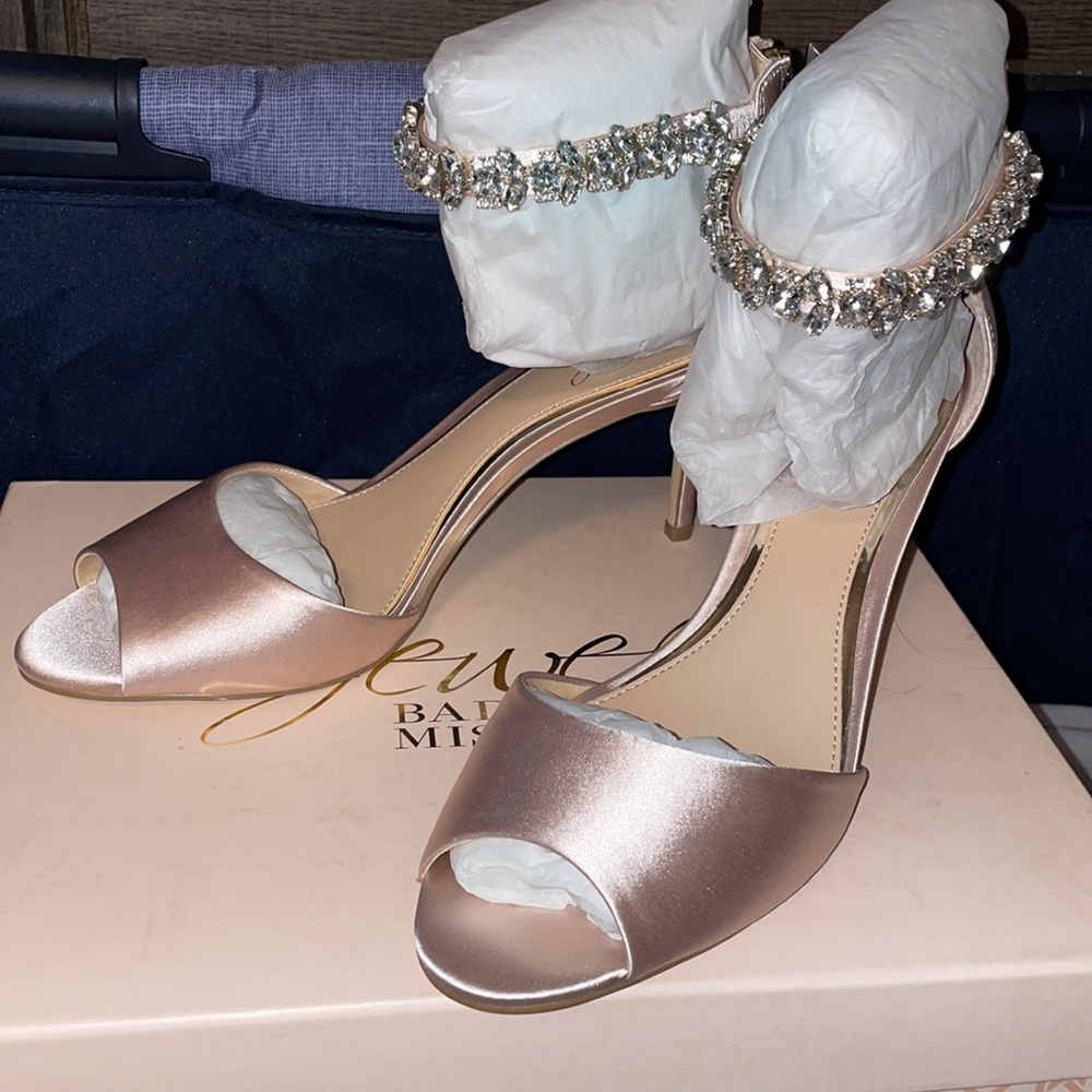 NWT Badgley Mischka heels size 8 - perfect for wedding, formal event or prom!